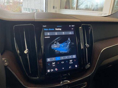 Certified 2023 Volvo XC60 B5 Plus w/ Climate Package image 21
