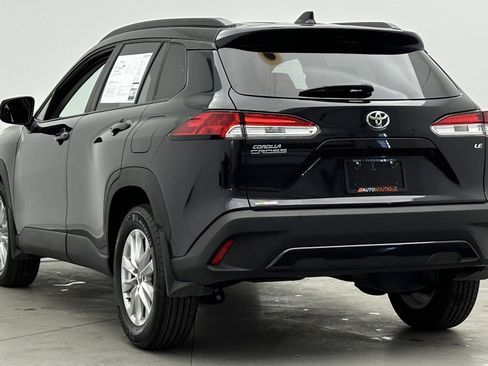 Used 2025 Toyota Corolla Cross LE image 5