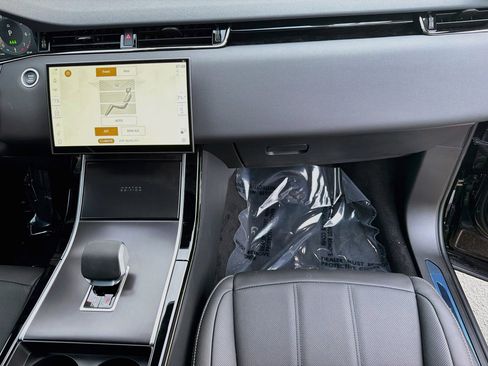New 2026 Land Rover Range Rover Evoque Hoxton AWD/4WD image 17