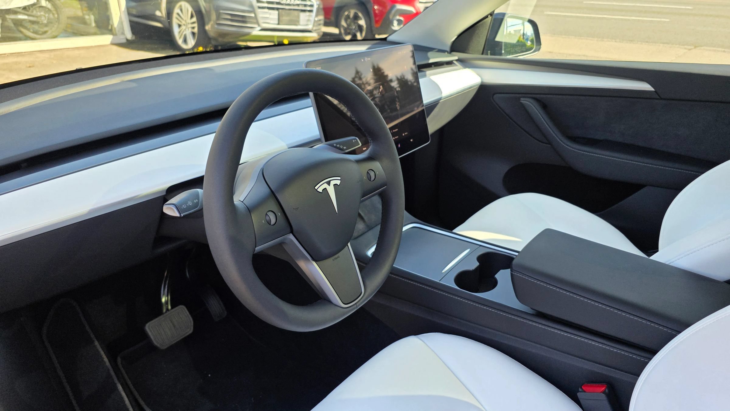 Used 2024 Tesla Model Y Long Range AWD/4WD image 9