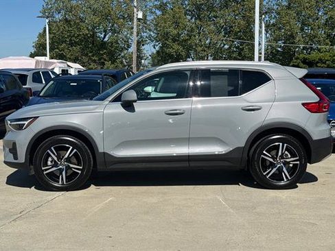Certified 2025 Volvo XC40 B5 Core image 6