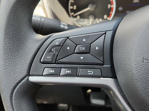 Used 2025 Nissan Altima 2.5 SV FWD image 15