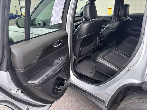 Used 2023 Jeep Grand Cherokee Altitude AWD/4WD image 17