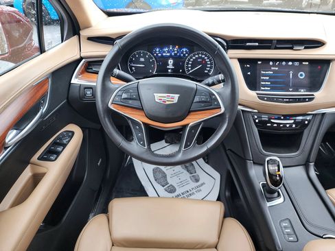 Used 2017 Cadillac XT5 Platinum w/ Driver Assist Package AWD/4WD image 10