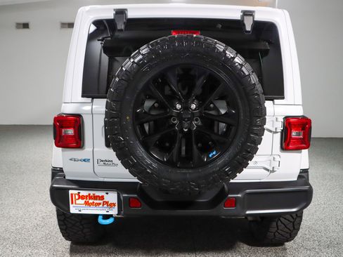 Used 2022 Jeep Wrangler Unlimited Sahara AWD/4WD image 9
