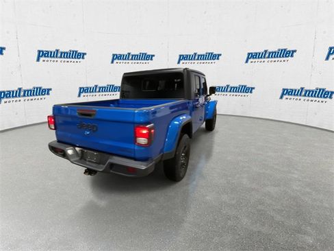 Used 2021 Jeep Gladiator Sport image 11