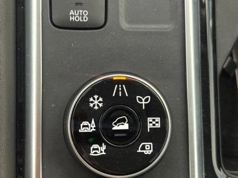 Certified 2024 Nissan Pathfinder SL w/ Black Appearance Package AWD/4WD image 12