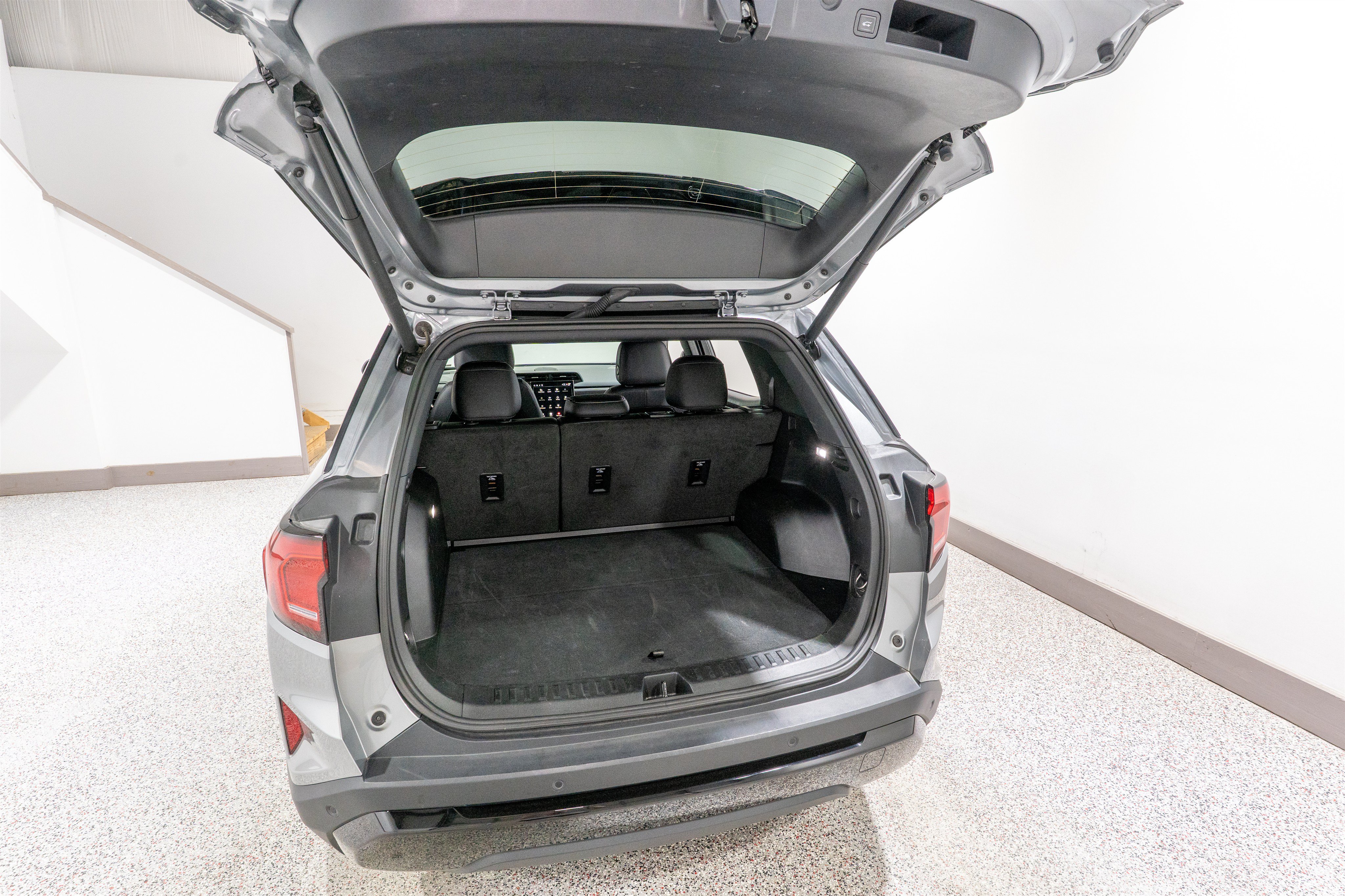 Used 2026 GMC Terrain Elevation w/ Elevation Premium Package FWD image 30