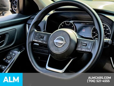 Used 2024 Nissan Rogue S FWD image 17