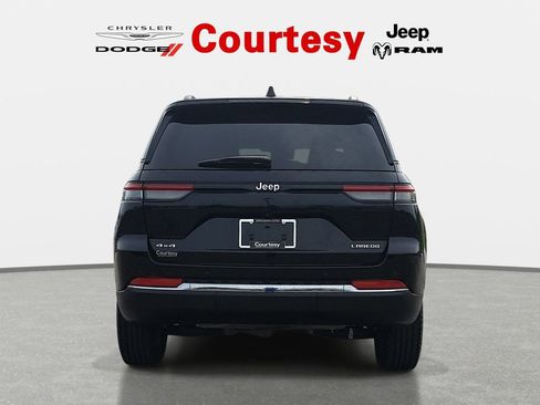 Certified 2023 Jeep Grand Cherokee Laredo w/ Luxury Tech Group I AWD/4WD image 6