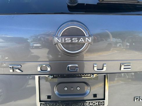 Used 2023 Nissan Rogue Platinum w/ Platinum Premium Package image 10