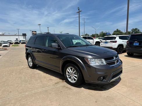 Used 2019 Dodge Journey SE w/ Premium Group FWD image 3