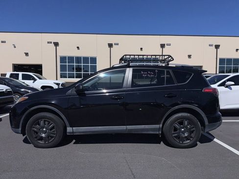 Used 2018 Toyota RAV4 LE image 4