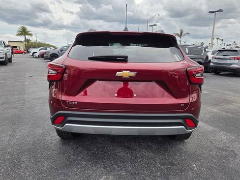 Used 2025 Chevrolet Trax LT w/ LT Convenience Package image 9