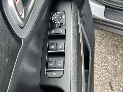 Used 2025 Kia Soul LX w/ LX Technology Package FWD image 14