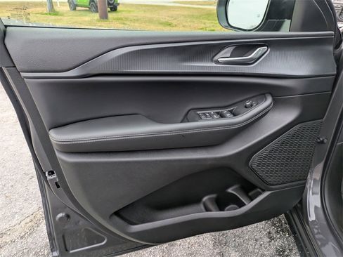 New 2025 Jeep Grand Cherokee L Laredo w/ Luxury Tech Group I image 12