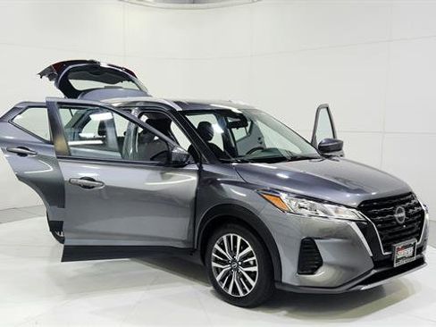 Used 2022 Nissan Kicks SV image 29