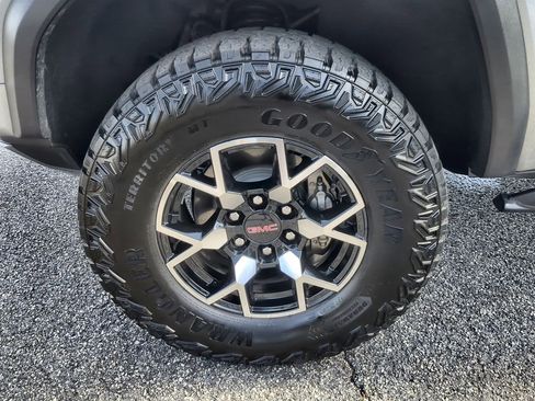 Certified 2024 GMC Canyon AT4X image 33
