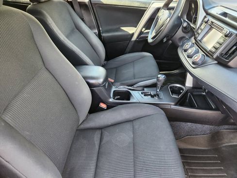 Used 2017 Toyota RAV4 LE w/ Carpet Mat Package AWD/4WD image 17