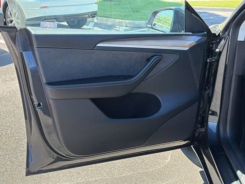Used 2024 Tesla Model Y Performance AWD/4WD image 9