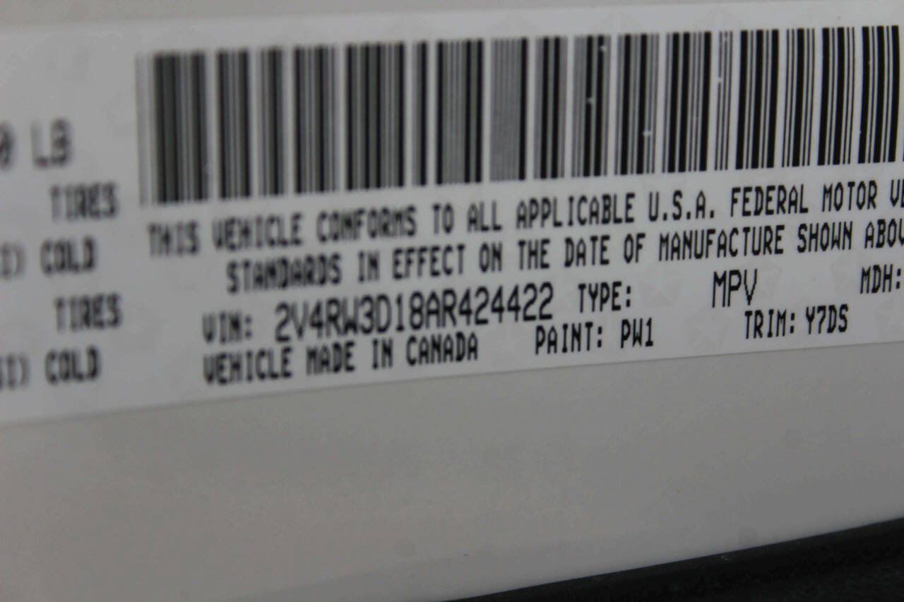 Used 2010 Volkswagen Routan SE FWD image 11