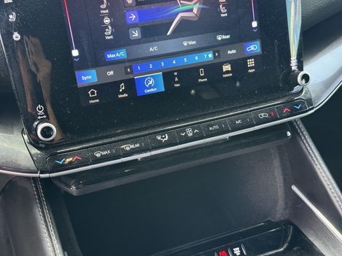 Used 2023 Jeep Wagoneer 4WD w/ Premium Group I image 22