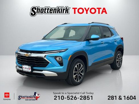 Used 2025 Chevrolet TrailBlazer LT AWD/4WD image 1