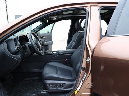 Used 2025 Toyota Crown Platinum image 32