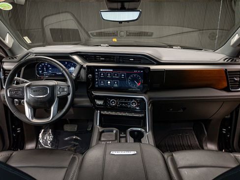 Used 2025 GMC Sierra 3500 Denali w/ Denali Reserve Package image 19