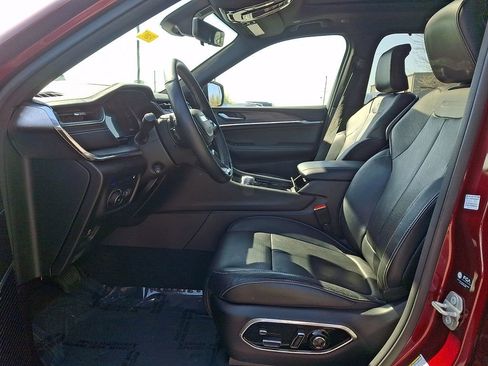 Used 2023 Jeep Grand Cherokee Overland w/ Advanced Protech Group III image 13