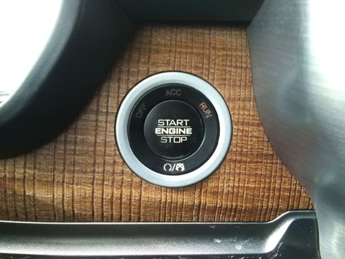 Used 2020 RAM 1500 Limited image 16