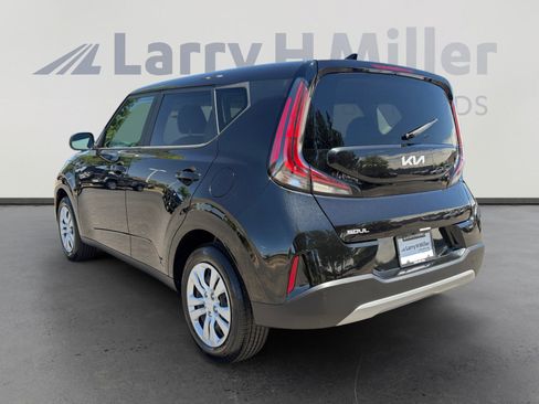 Used 2024 Kia Soul LX FWD image 3