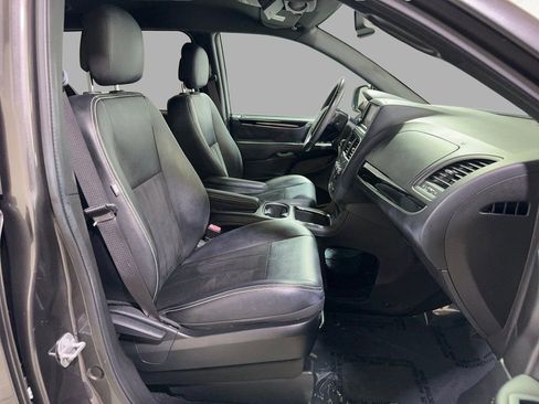 Used 2018 Dodge Grand Caravan SXT w/ Blacktop Package image 35