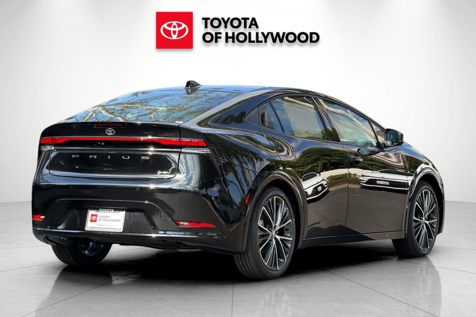 New 2027 Toyota Prius Limited w/ Limited Premium Package FWD image 4