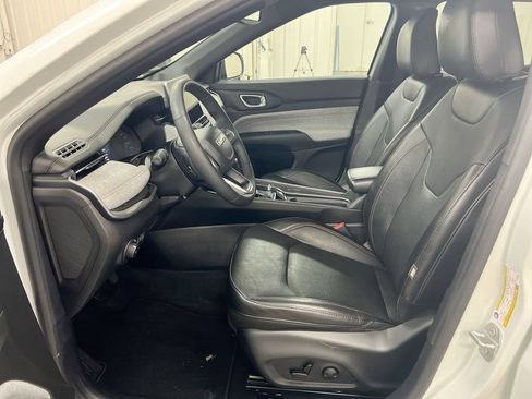 Used 2023 Jeep Compass Latitude AWD/4WD image 19