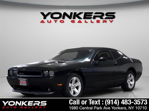 Used 2011 Dodge Challenger image 3