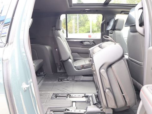 New 2026 Chevrolet Suburban RST w/ RST Capability Package AWD/4WD image 44