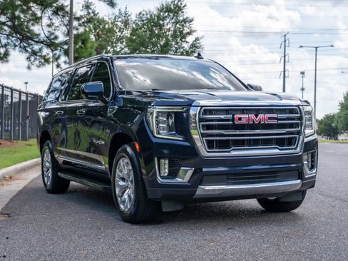 Used 2022 GMC Yukon XL SLT AWD/4WD image 3