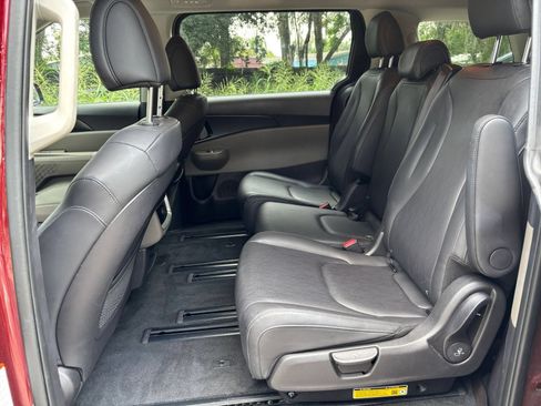 Used 2026 Kia Carnival FWD image 42