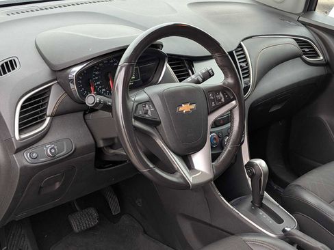 Used 2017 Chevrolet Trax LT w/ LT Convenience Package image 2