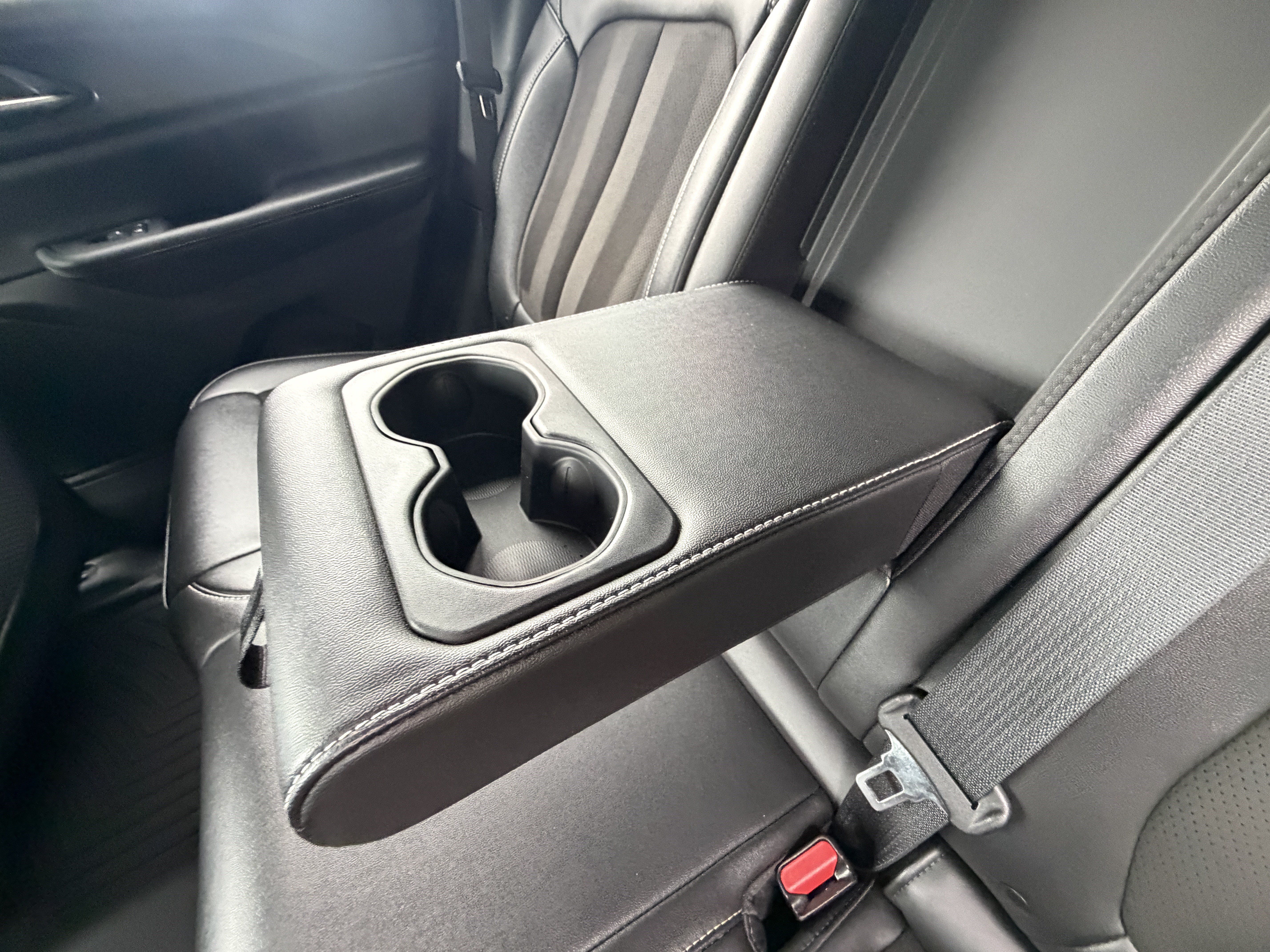 Used 2024 Jeep Grand Cherokee Altitude RWD image 17