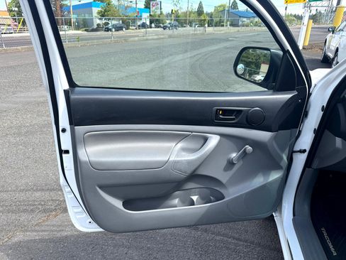 Used 2012 Toyota Tacoma 2WD Regular Cab image 10