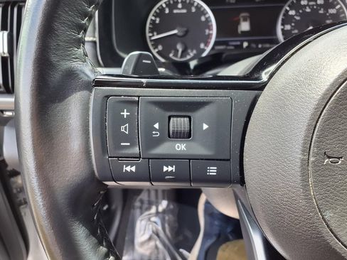 Used 2025 Nissan Pathfinder SL FWD image 13