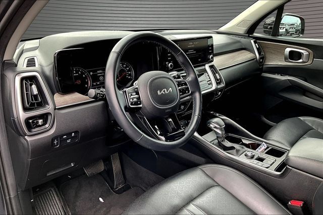 Used 2023 Kia Sorento EX w/ Panoramic Sunroof Package FWD image 16