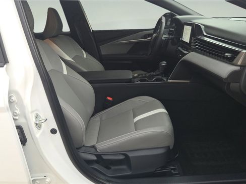 Used 2025 Toyota Camry SE image 13