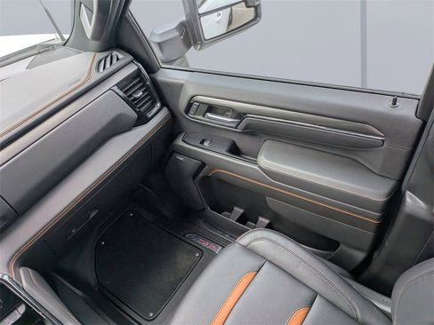 Used 2024 GMC Sierra 2500 AT4 w/ AT4 Preferred Package image 17