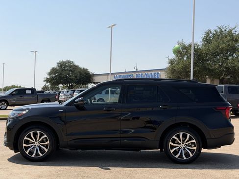 Used 2025 Ford Explorer ST-Line w/ Premium Package RWD image 7