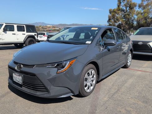 Certified 2025 Toyota Corolla LE FWD image 1
