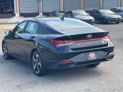 Used 2023 Hyundai Elantra SEL w/ Convenience Package FWD image 8