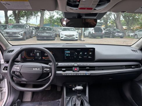 Used 2025 Kia K4 FWD image 32